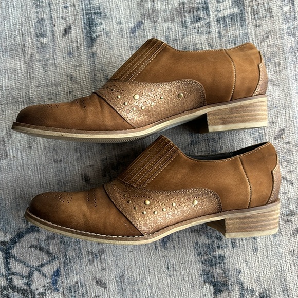 Sundance Brown Leather Flats - Picture 11 of 13